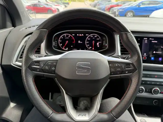 Valkoinen Maastoauto, Seat Ateca – NMB-119