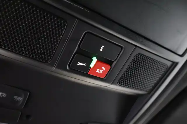 Valkoinen Maastoauto, Seat Ateca – NMB-119