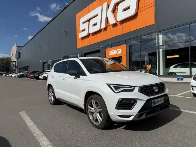 Valkoinen Maastoauto, Seat Ateca – NMB-119