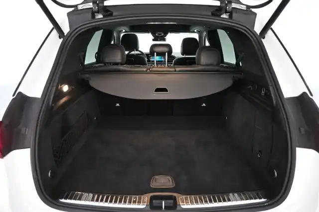 Valkoinen Maastoauto, Mercedes-Benz GLE – NMB-548