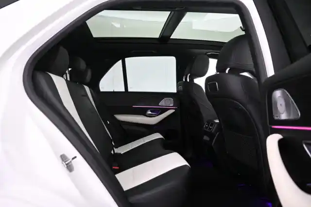 Valkoinen Maastoauto, Mercedes-Benz GLE – NMB-548