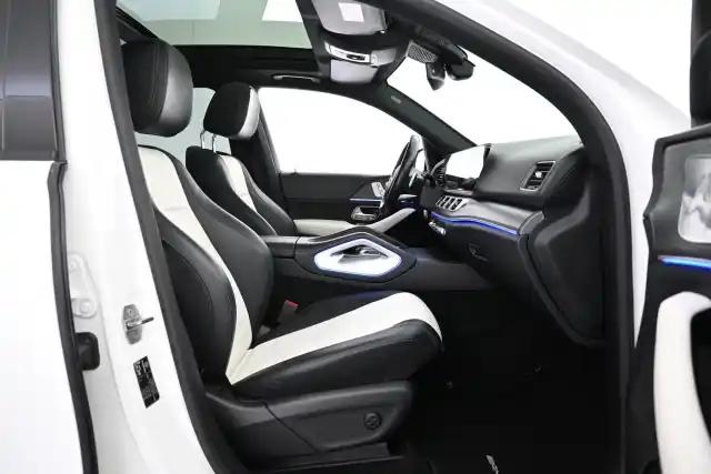 Valkoinen Maastoauto, Mercedes-Benz GLE – NMB-548
