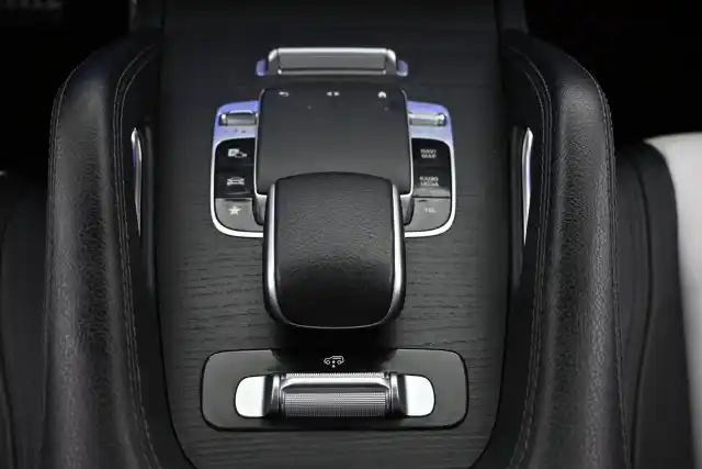 Valkoinen Maastoauto, Mercedes-Benz GLE – NMB-548