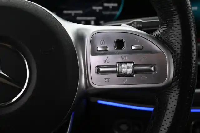 Valkoinen Maastoauto, Mercedes-Benz GLE – NMB-548