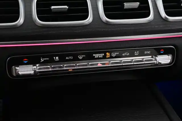 Valkoinen Maastoauto, Mercedes-Benz GLE – NMB-548