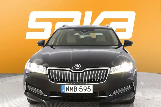 Ruskea Farmari, Skoda Superb – NMB-595