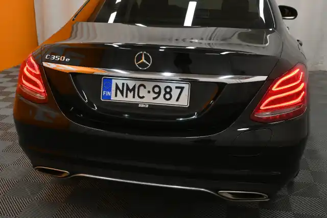 Musta Sedan, Mercedes-Benz C – NMC-987