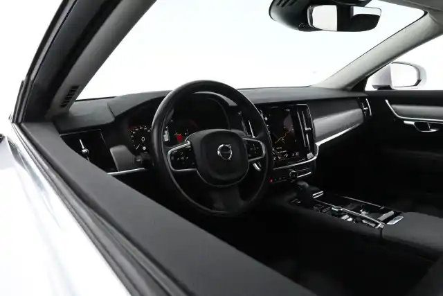 Valkoinen Farmari, Volvo V90 – NMF-918