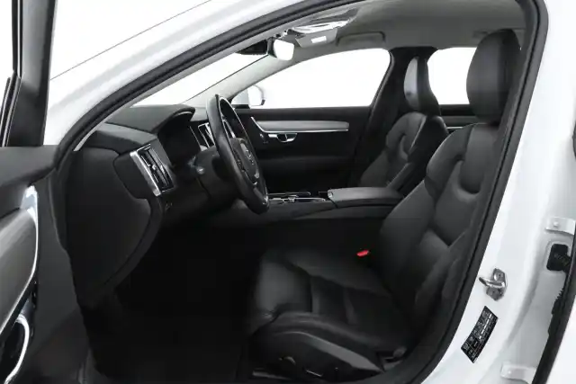 Valkoinen Farmari, Volvo V90 – NMF-918