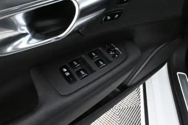 Valkoinen Farmari, Volvo V90 – NMF-918