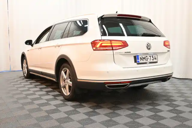 Valkoinen Farmari, Volkswagen Passat – NMG-734