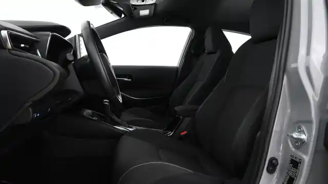 Harmaa Viistoperä, Toyota Corolla – NMH-325