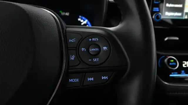 Harmaa Viistoperä, Toyota Corolla – NMH-325
