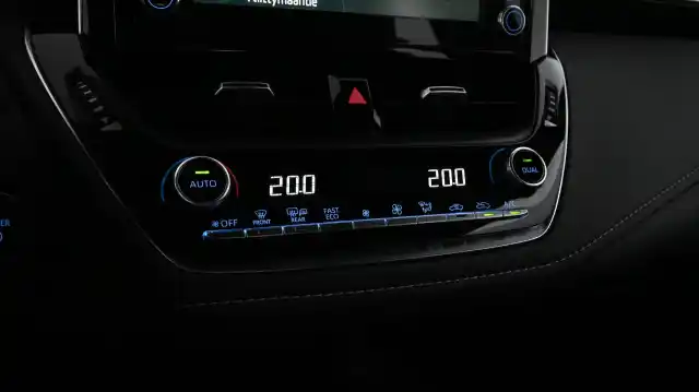 Harmaa Viistoperä, Toyota Corolla – NMH-325