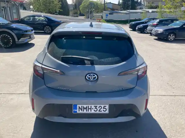 Harmaa Viistoperä, Toyota Corolla – NMH-325