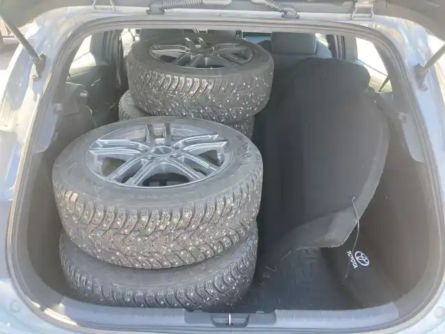 Harmaa Viistoperä, Toyota Corolla – NMH-325