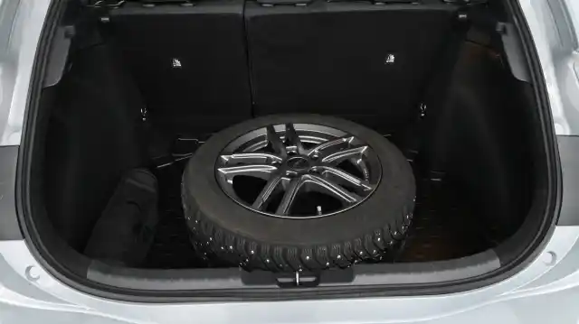 Harmaa Viistoperä, Toyota Corolla – NMH-325