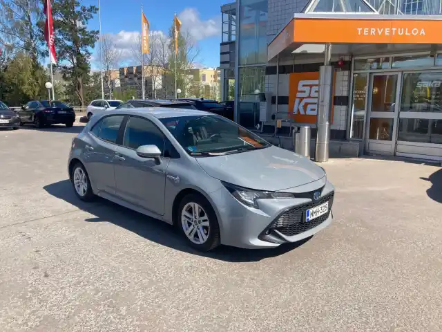 Harmaa Viistoperä, Toyota Corolla – NMH-325