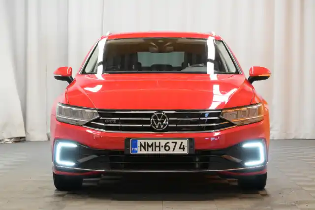 Punainen Farmari, Volkswagen Passat – NMH-674