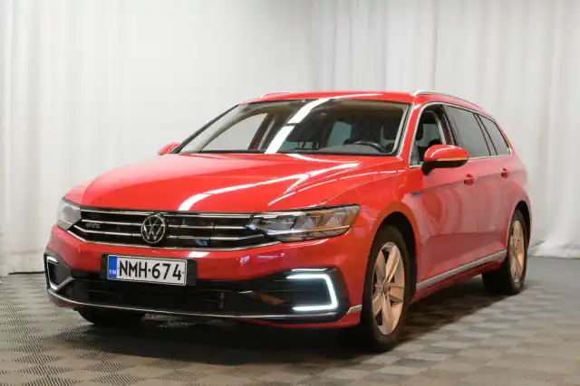 Punainen Farmari, Volkswagen Passat – NMH-674