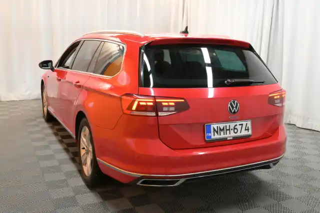 Punainen Farmari, Volkswagen Passat – NMH-674