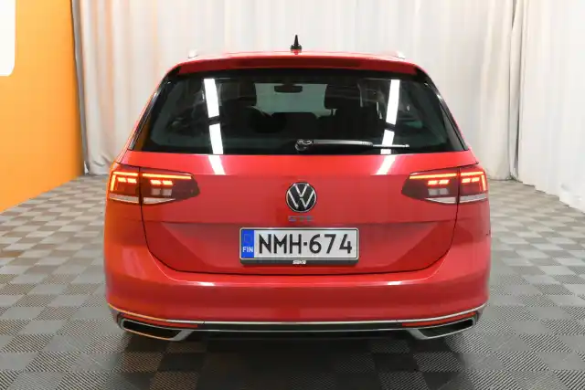 Punainen Farmari, Volkswagen Passat – NMH-674