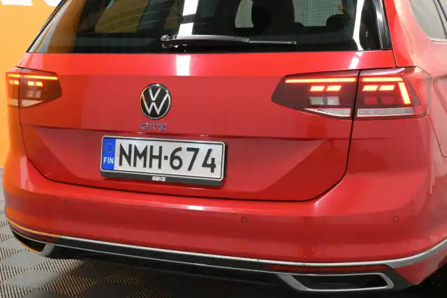 Punainen Farmari, Volkswagen Passat – NMH-674