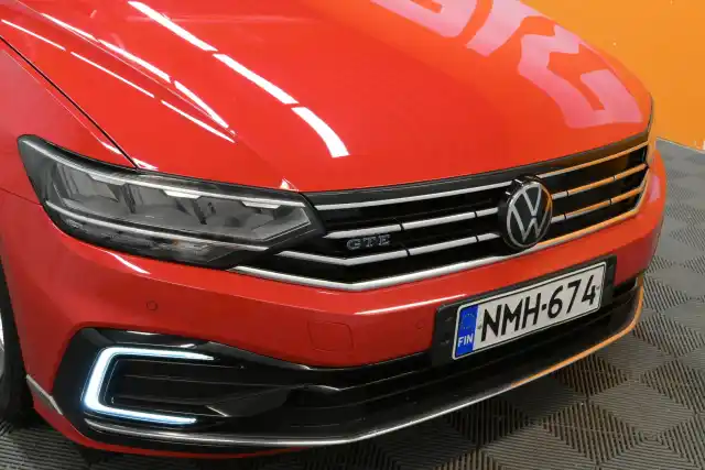 Punainen Farmari, Volkswagen Passat – NMH-674