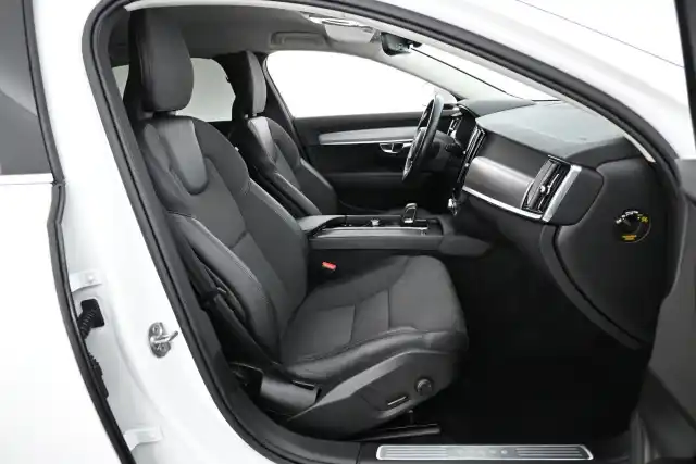 Valkoinen Farmari, Volvo V90 – NMI-912