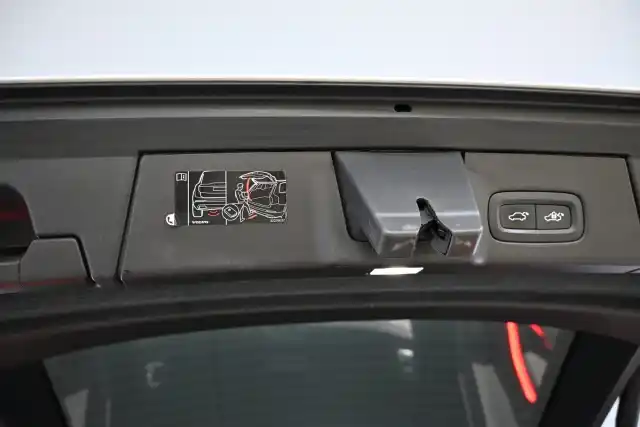 Valkoinen Farmari, Volvo V90 – NMI-912