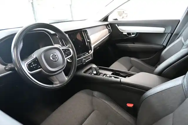 Valkoinen Farmari, Volvo V90 – NMI-912