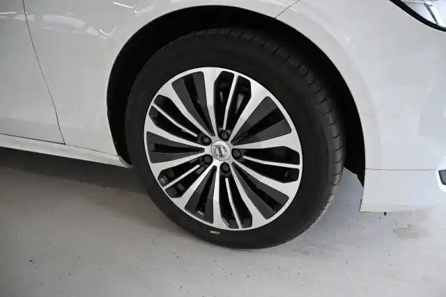 Valkoinen Farmari, Volvo V90 – NMI-912