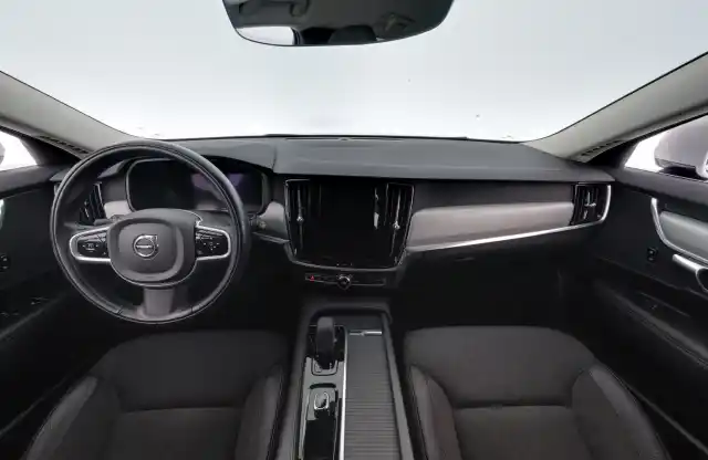 Valkoinen Farmari, Volvo V90 – NMI-912