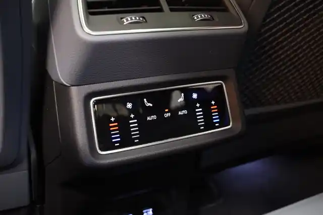 Sininen Maastoauto, Audi e-tron – NMJ-213