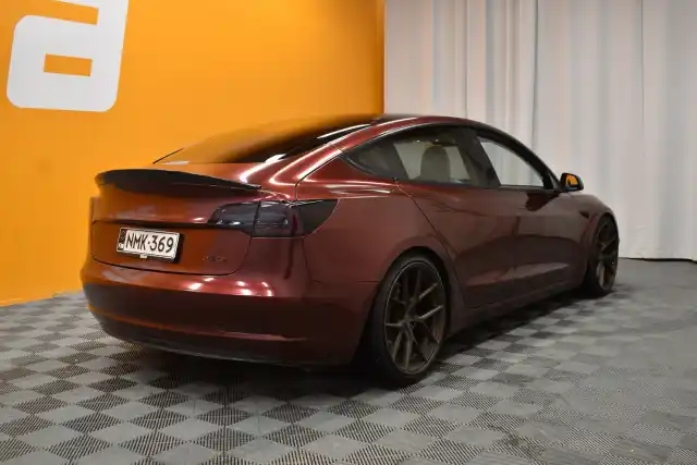 Valkoinen Sedan, Tesla Model 3 – NMK-369