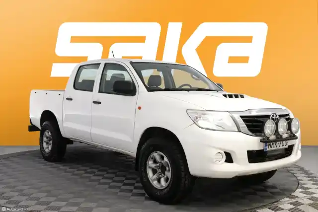 Valkoinen Avolava, Toyota Hilux – NMK-700