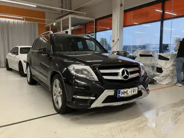 Musta Maastoauto, Mercedes-Benz GLK – NML-191
