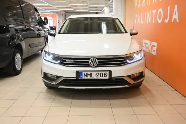 Valkoinen Farmari, Volkswagen Passat – NML-208