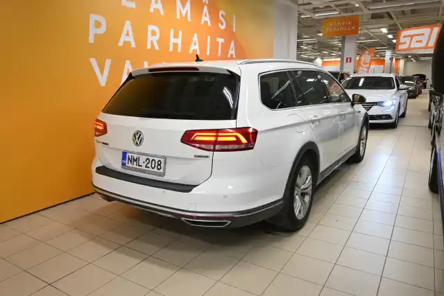 Valkoinen Farmari, Volkswagen Passat – NML-208