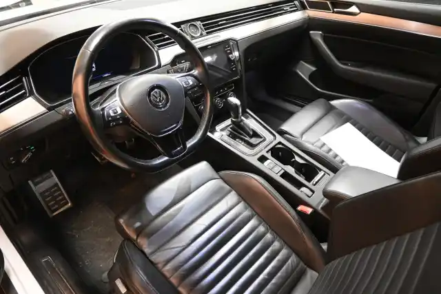 Valkoinen Farmari, Volkswagen Passat – NML-208