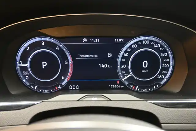 Valkoinen Farmari, Volkswagen Passat – NML-208