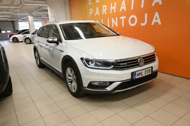 Valkoinen Farmari, Volkswagen Passat – NML-208