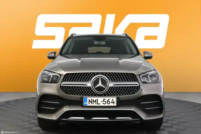 Harmaa Maastoauto, Mercedes-Benz GLE – NML-564