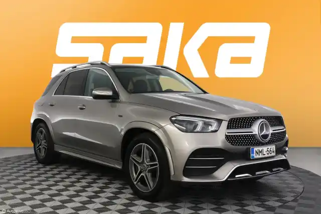 Harmaa Maastoauto, Mercedes-Benz GLE – NML-564