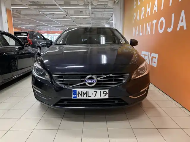 Sininen Farmari, Volvo V60 – NML-719
