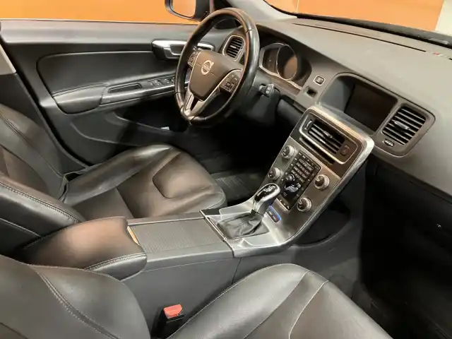 Sininen Farmari, Volvo V60 – NML-719