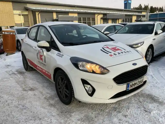 Valkoinen Viistoperä, Ford Fiesta – NMM-266