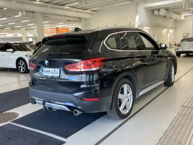 Musta Maastoauto, BMW X1 – NMM-434
