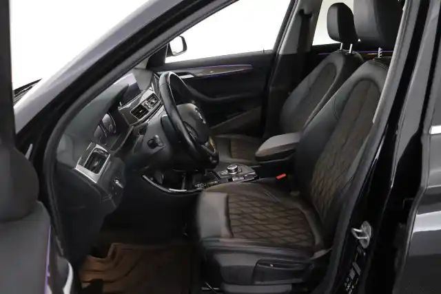 Musta Maastoauto, BMW X1 – NMM-434