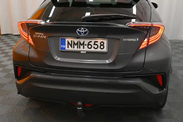 Harmaa Maastoauto, Toyota C-HR – NMM-658